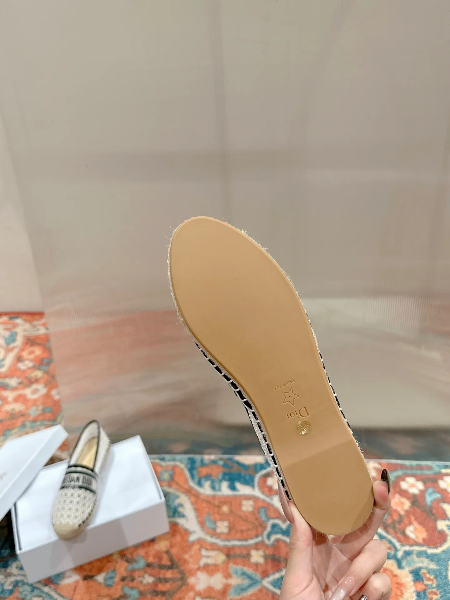 👟👟Ex-factory price 440👟👟 Dior DIOR's new popular early spring fisherman shoes 🆕 Simple, elegant and fashionable, timeless and timeless, it is a classic that will never fade away in the fashion circle, retro fisherman shoes. Original hand-woven surface, electric embroidery technology! Specific cloth surface and rubber outsole. Code number: 35-39 (40.41 customized, non-refundable)